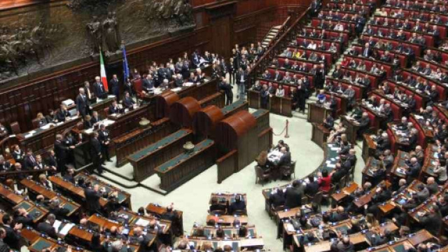 In alto, la Camera dei Deputati