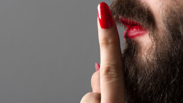 Uno studio rivela che oltre la met&agrave; dei gay crede che gli &ldquo;effeminati&rdquo; diano loro una cattiva immagine. Fonte: magcedonia.com)