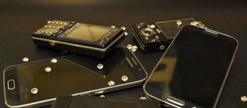 Folding phone are coming. [Photo by RitaE/Pixabay.com]