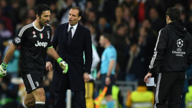 Allegri e Buffon puntano il dito contro l'arbitro Michael Oliver al termine di Real Madrid-Juventus