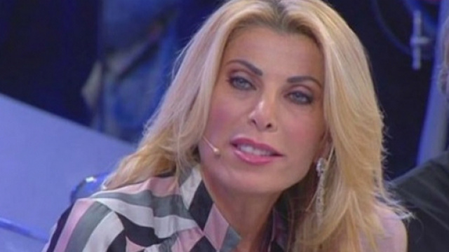 Gossip, Anna degli Over: 'Ho lasciato Uomini e donne per colpa di Gianni Sperti'.
