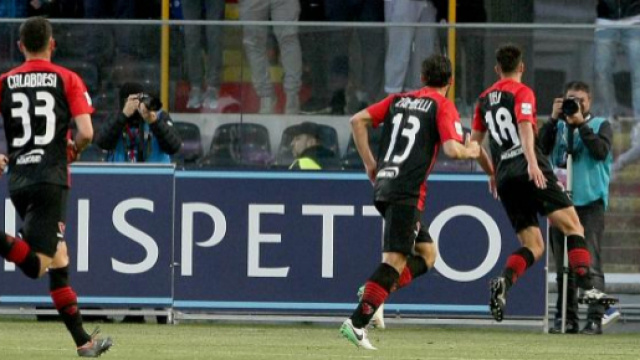 I calciatori del Foggia esultano dopo un gol segnato all'Ascoli
