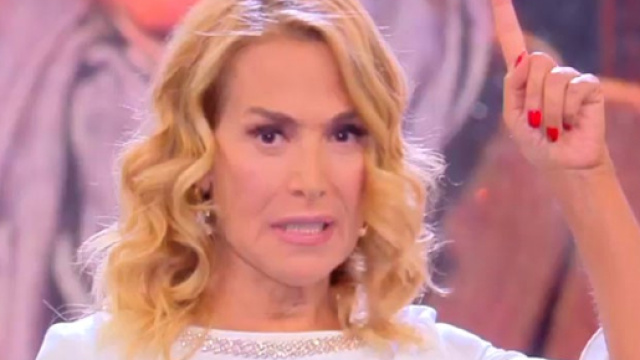 Barbara D'Urso a Verissimo: 'Mi criticano perch&eacute; ho un carattere forte'.