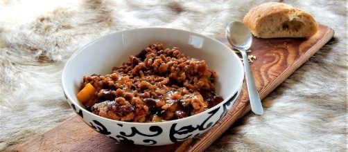 A simple Chili meal hack. (Image via Coffee/Pixabay).