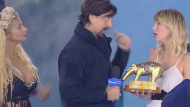 #Isola: l'irruzione di #Valerio Staffelli non scoraggia #Alessia Marcuzzi. #BlastingNews