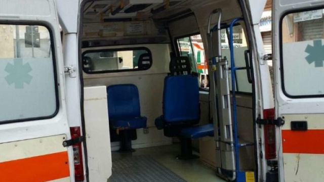 L'arrivo dell'ambulanza dopo due giorni di agonia non ha salvato Michela Ravazzolo, morta a 47 anni di infarto intestinale non diagnosticato.