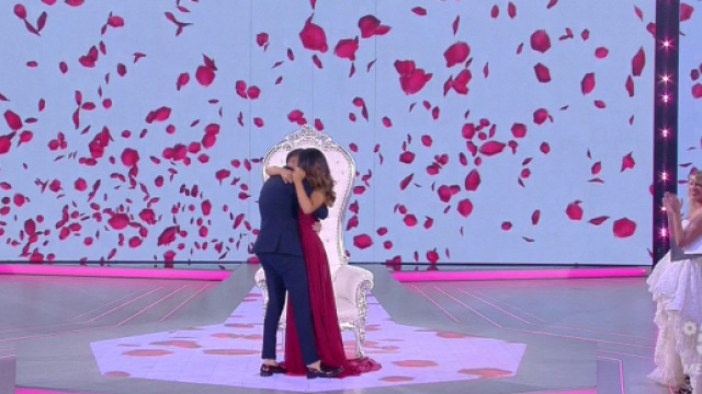 Pietro ha chiesto a Rosa di sposarlo.