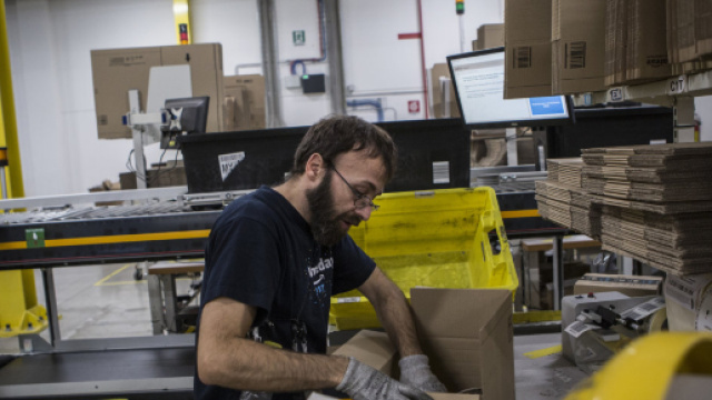 Polemiche ad Amazon dalla pip* a tempo ai braccialetti