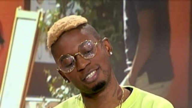 Strano ma vero: Bello Figo ha scritto un libro