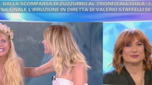 #Francesca Cipriani piange nel backstage della finale de L'#Isola. #BlastingNews