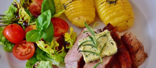 3 Best Recipes For Meat Salads. [Image via RitaE/Pixabay]