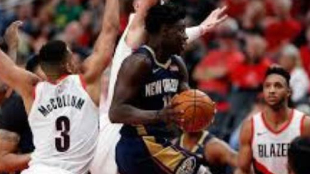Jrue Holiday met la panique dans la d&eacute;fense