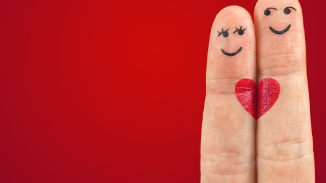 Lui 19 anni e lei 72: vivono insieme felici e contenti