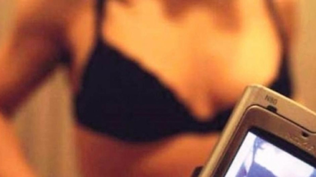 Milano, video amica svestita in chat: la decisione dei genitori della 13enne senza veli