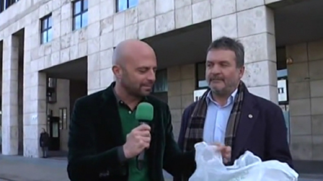 Striscia la Notizia svela una truffa sui sacchetti