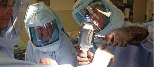 La r&eacute;plica del martillo de Thor, Mjolnir, ser&aacute; utilizada por cirujanos