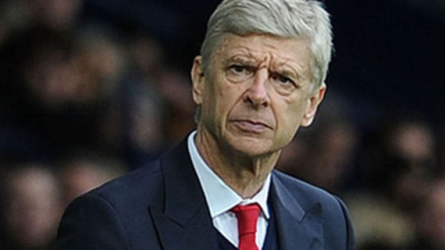 Ars&egrave;ne Charles Ernest Wenger, allenatore che lascer&agrave; l'Arsenal.