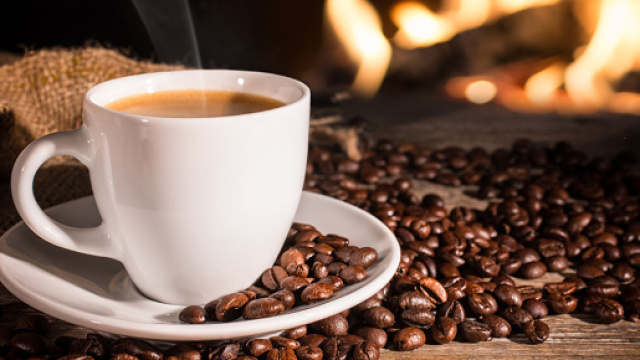 Caff&egrave; e caffeina: benefici e rischi per la salute