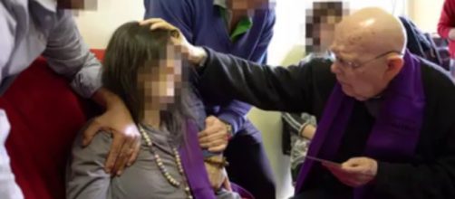 Padre Amorth permitiu que o diretor do filme "O Exorcista" registrasse momento de possess&atilde;o demon&iacute;aca (Cr&eacute;dito: The Scene)