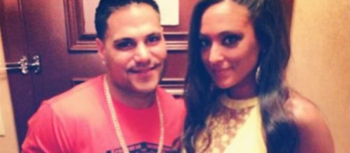 Ronnie Magro and Sammi Giancola pose for photo. [Photo via Instagram]