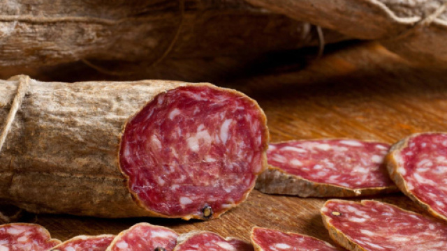 Rischio sanitario: salame fuori dal commercio europeo, grave pericolo listeria