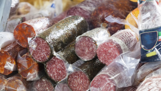 Salame al supermercato contaminato