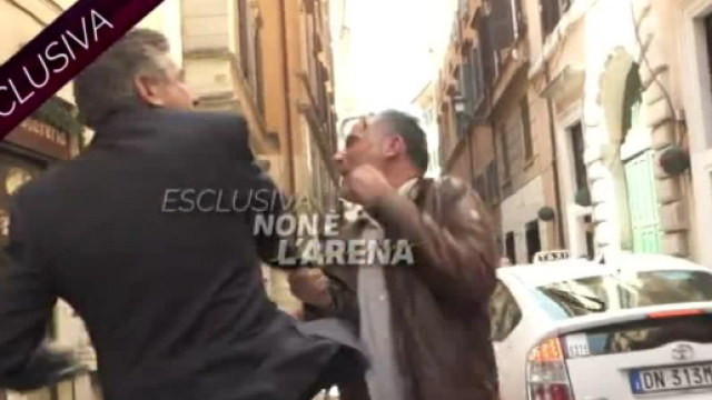 Schiaffo contro un giornalista di Giletti