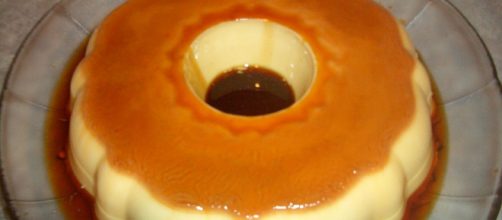 Homemade flan is a delicious and fun recipe to make. [image source: Lobo de Hokkaido - Wikimedia Commons]