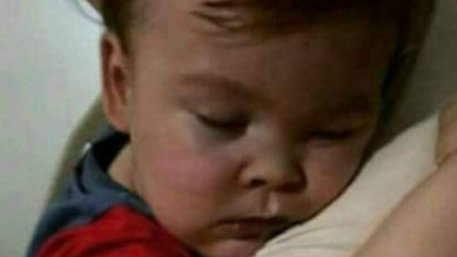 Alfie questa notte, ancora vivo senza il supporto del respiratore