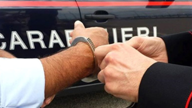 Napoli: picchia i suoi genitori per avere i soldi della droga, arrestato 41 enne