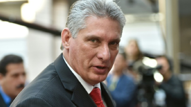 In alto, il nuovo presidente cubano, Miguel Diaz Canel