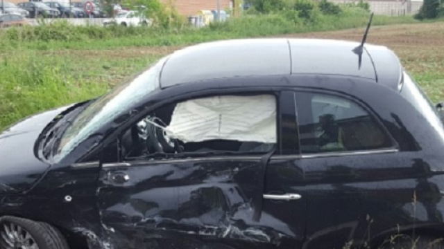Fiat 500 danneggiata nell'incidente
