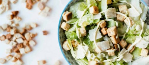 Aprende a realizar la famosa ensalada C&eacute;sar