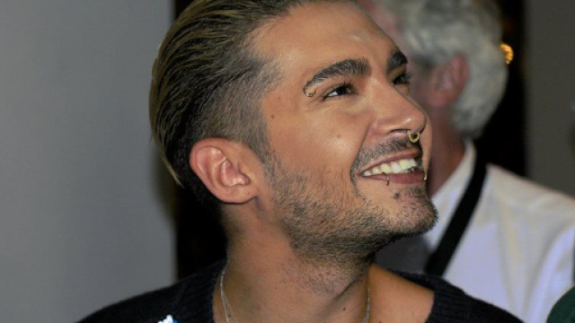 Bill Kaulitz sorride alla fashion Week di Berlino 2017 (foto di Layla Barkat (c)