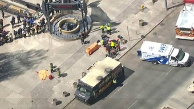 Furgone travolge un gruppo di pedoni, 9 morti e 16 feriti: ecco dove &egrave; accaduto