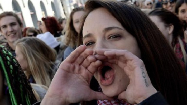Asia Argento insulta Salvini, lui risponde: 'Che sfigata &egrave;?'