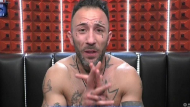 Grande Fratello, malore per Simone