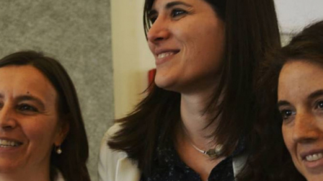 Il sindaco di Torino Chiara Appendino insieme alle due mamme