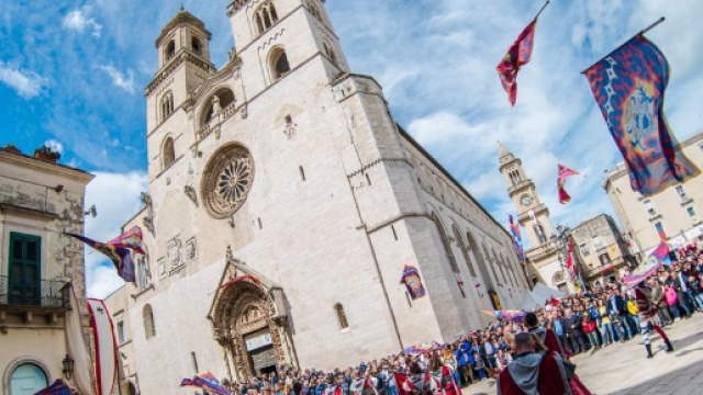 La citt&agrave; di Altamura ospita per quattro giorni una rievocazione storica in onore di Federico II. - booking.com