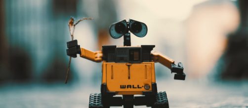 Advancing technology doesn't mean we have to become completely dependent. [image via - pexels.com]