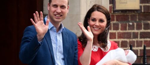 Kate Middleton deixa o hospital 11 horas ap&oacute;s o parto.