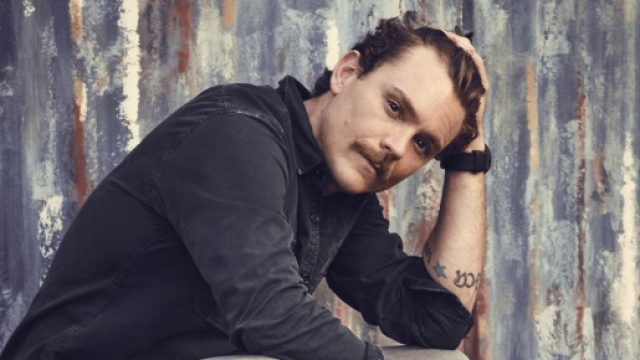 L'arme Fatale : L'acteur Clayton Crawford donne une explication &agrave; ses fans !