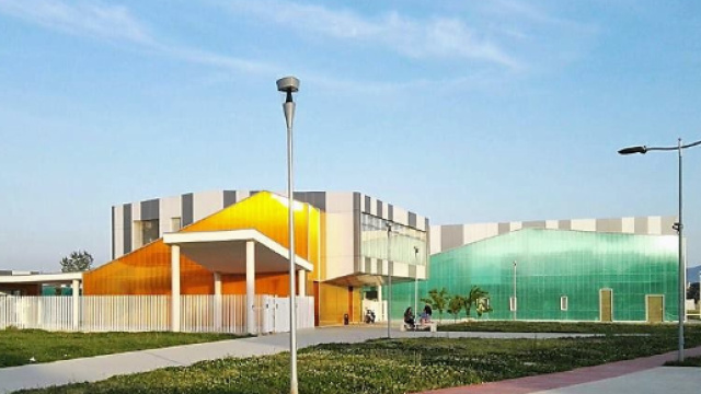 Acerra, scuola nuova di zecca ma pericolosa come un forno