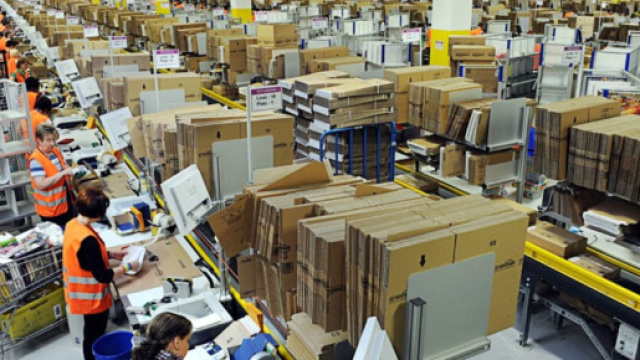 Magazzini strapieni, per Poste l'appalto di Amazon rischia di ... - modenatoday.it