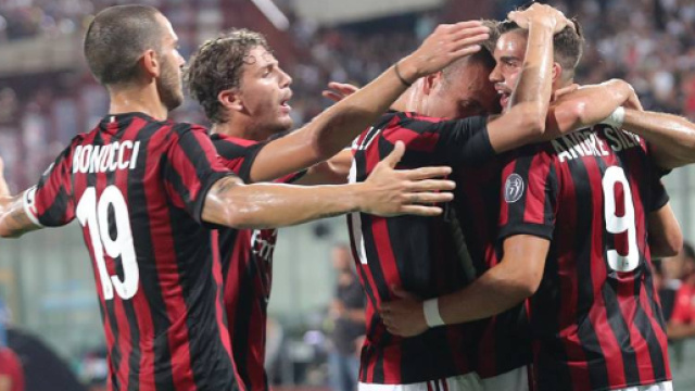 Milan - esultanza giocatori rossoneri