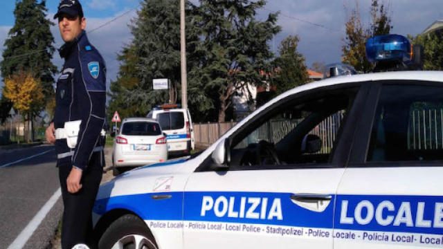 Agenti della polizia municipale aggrediti a Torino