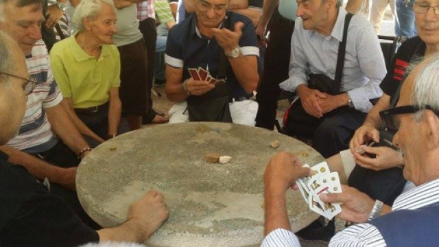Bestemmie e parolacce mentre si gioca a carte, giusto o sbagliato?