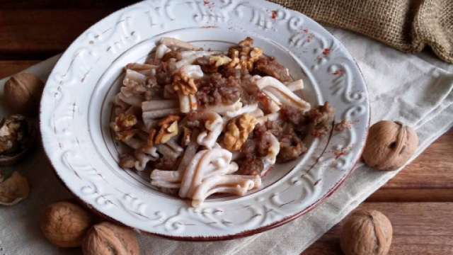 Ricette: trofie con speck e noci