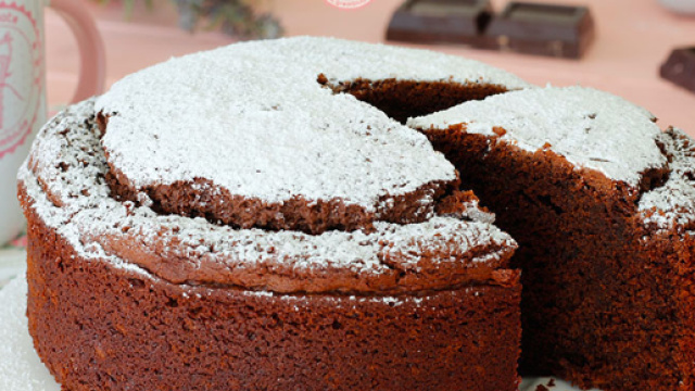 TORTA AL CIOCCOLATO SOFFICE ricetta infallibile - giallozafferano.it