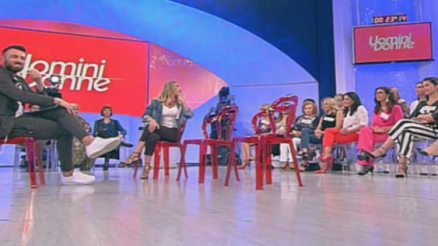 Uomini e Donne: Sossio Aruta nel mirino per il suo comportamento con le donne